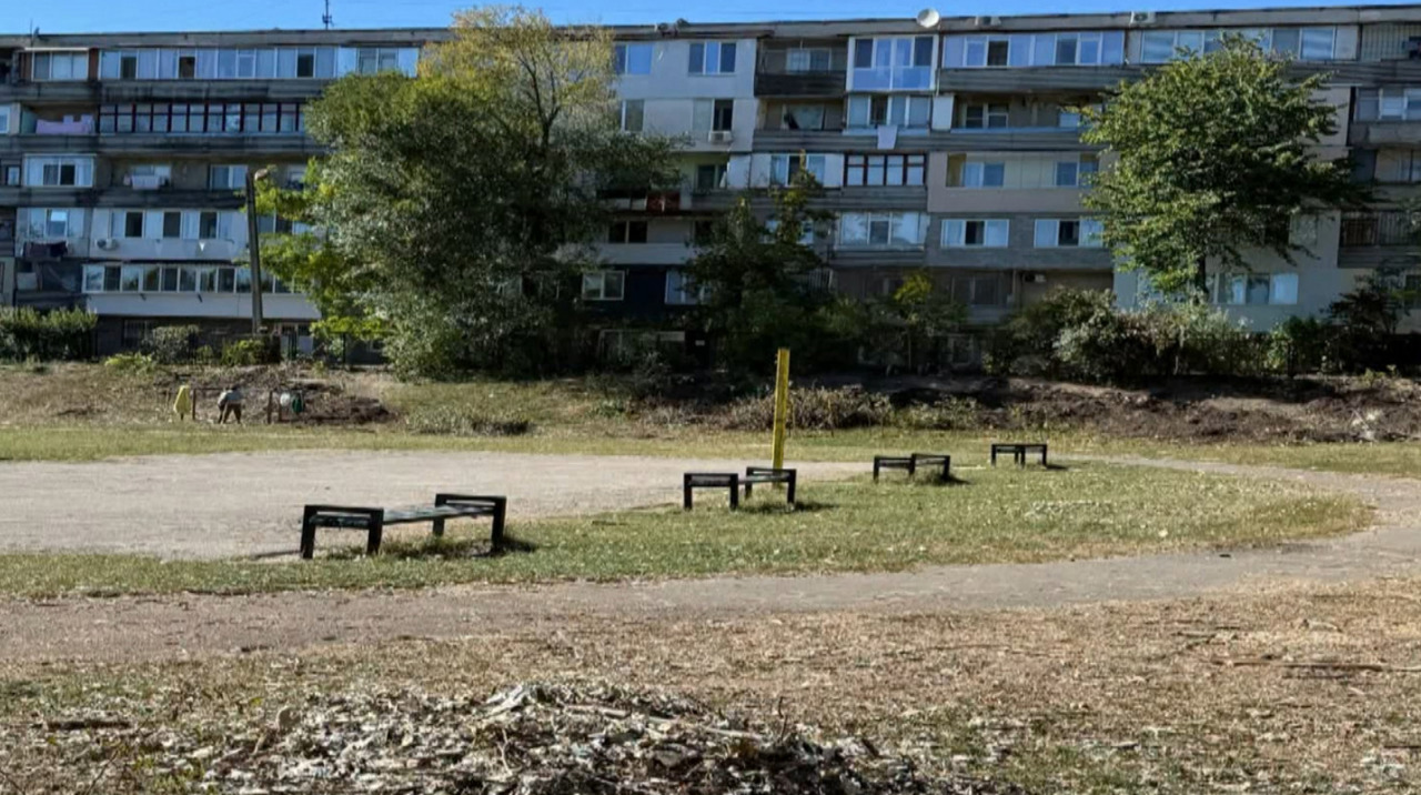 Lucrările de modernizare a stadionului liceului Matei Basarab din Chișinău, suspendate de INST. Abaterile constatate